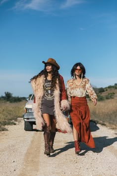 Hippie Cowgirl, Spiritual Fashion, Boho Brand, Penny Lane Coat, Look Festival, Spell Designs, Best Online Stores, Mode Boho, Hippie Girl