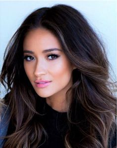 Balayage Spring, Shay Mitchell Hair, Chocolate Brown Hair Color, Shay Mitchell, Long Brown Hair, Balayage Brunette, Brown Hair With Highlights, Long Layered Hair, Balayage Highlights