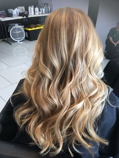 Blowout Blonde Hair, Strawberry Blonde Blowout, Dark Blonde Blowout, Beachy Waves Blowout, Wavy Blowout, Blake Lively Gossip, Long Blond Beach Waves, Blonde Blowout, Long Wavy Golden Blonde Hair