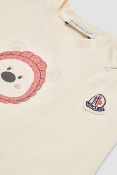 Soft and comfortable, this t-shirt is crafted from the softest jersey. The long sleeve style is embellished with a printed mascot motif. Playful Cotton Tops With Bear Print, Long Sleeve Cotton Tops With Bear Print, Personalized Jacket, White Teddy Bear, Ski Accessories, Summer Gifts, Cardigan Shirt, Outerwear Outfit, Exclusive Gift