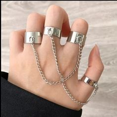 Adjustable Cuffs With Dangling Chains Ring Set 2 Piece, Silver-Tone Ring Party Jewelry, Rings Adjustable, Hip Hop Chains, Stile Hijab, Rock Rings, Chain Rings, Adidas Design, Goth Jewelry, Metal Fashion