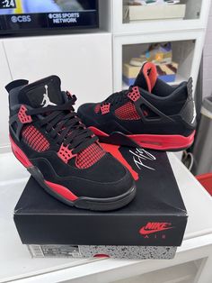 8.8/10 Red Thunder, Jordan 4 Retro, Athletic Shoes, Men's Shoes, Jordan, Shoe Accessories, Mens Accessories, Red