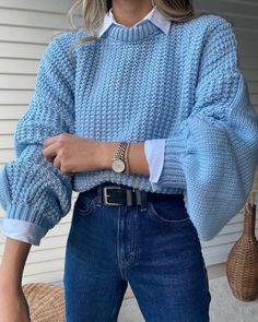 Navy Blue Sweater Outfit, Beige Sweater Outfit, Cropped Sweater Outfit, Blue Sweater Outfit, Winter Sweater Outfits, Pull Bleu, Pullovers Outfit, Blue Jean Outfits, Classy Winter Outfits