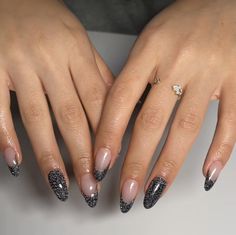 Prom Nails For A Black Dress, Black Sparkly Prom Nails, Black And Silver Homecoming Nails, Black And Silver Formal Nails, Prom Nails Black Sparkle, Nails For Black Prom Dress, Black And Silver Prom Nails Almond, Black Tie Nails, College Graduation Nails