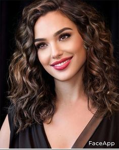 Bob Riccio, Curly Hair Trends, Natural Curly Hair Cuts, Layered Curly Hair, Wavy Haircuts, Colored Curly Hair, Haircuts For Curly Hair, Natural Curls Hairstyles, Curly Hair Inspiration