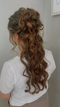 Party Hairstyles For Long Hair Updo, Boho Hairstyles For Prom, Prom Hair Styles Brunette, Bridal Hair Half Up Curly Hair, Prom Hairdos Half Up Half Down, Half Up Curly Prom Hair, Half Up Half Down Hair Vintage, Intricate Wedding Hair, Victorian Half Up Half Down Hair