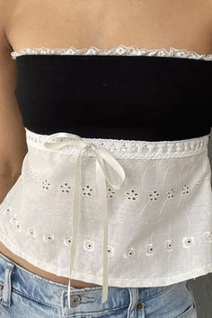 2023 Buy Contrast Lace Bandeau Crop Top under US$19 in Tops&Tees Online Store. Free Shipping with US$69+. Check reviews and buy it today. Style: Casual/Street/Vintage Fabric Content: Cotton Fit Type: Slim Fit #vintageoutfits #summeroutfits #casualoutfits #90sfashion #style #fashioninspo #ootd #outfits #grungeaesthetic #streetstyle #cuteoutfits #trendyoutfits Cotton Summer Tube Top, Strapless Summer Tank Top For Beach, Summer Strapless Tank Top For Beach, Summer Cotton Tube Top, Chic Cotton Tube Top For Vacation, Cotton Strapless Tube Top For Summer, Strapless Tank Top For Spring Beach, Strapless Tank Top For Beach In Spring, Chic Cotton Tube Top For Summer