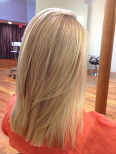 Natural Light Blonde Highlights, Multi Blonde Hair, Short Blonde Layers, Blonde Highlights Layers, Natural Blonde Hair With Highlights, Medium Blonde Hair, Blonde Haircuts