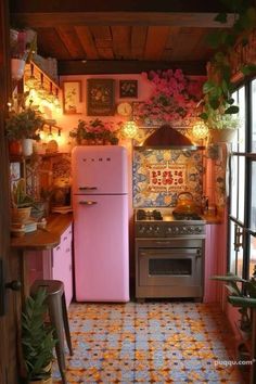 Eclectic Maximalism Kitchen, Kitchen Maximalist, Maddie Core, Kitschy Aesthetic, Maximalist Kitchen, Kitchen Vibes, Boho Ideas, Student Apartment, Kitschy Kitchen