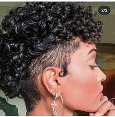 Cabelo Pixie African Hair Cut, Mama Hair, Black Hair Short Cuts, Short Shaved Hairstyles, Tapered Hair, Short Hair Pixie Cuts, Natural Afro Hairstyles