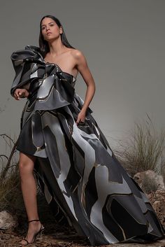 Description Grey Ballgown, Long dress Sleeveless Asymetric neckline One Shoulder Printed fabric Dry Clean Made in Spain SKU BIANCAVIL Isabel Sanchis, Grey Long Dress, Frocks And Gowns, Elie Saab Couture, High Fashion Photography, Ralph And Russo, One Shoulder Gown, Evening Gowns Elegant, Grey Dress