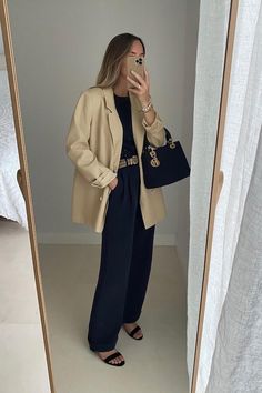 50+ Chic Black Pants Outfit Ideas For Women for Spring, Summer, Fall and Winter Black Trouser Outfit, Pants Outfit Ideas, European Street Style, Black Pants Outfit, Crisp White Blouse, Outfit Ideas For Women