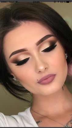 Machiaj Smokey Eyes, Teknik Makeup, Make Up Designs, Natural Prom Makeup, Party Make-up, Shimmer Makeup, Prom Makeup Looks, Best Eyeshadow