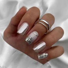 Xpluswear Valentine Nails, Silver Nail, Colorful Nails, Smink Inspiration, Fake Nails With Glue, Makijaż Smokey Eye, Elegant Nails, Fancy Nails, Chic Nails