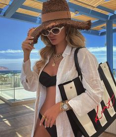 Classy Beach Outfit, Beachy Outfits, Beach Clothes, Pool Fashion, Mode Zara, Girls Stuff, Summer Vacation Outfits, Cruise Outfits, Summer Beach Outfit