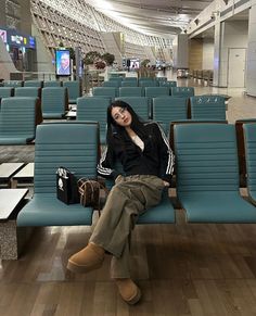 Airport Pose, Airport Poses, Taiwan Outfit, Downtown Winter, Peony Aesthetic, Fairy Grunge Style, Japan Outfit, Aesthetic Streetwear, Street Outfits