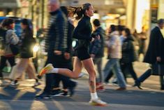 City Running Photography, Runner Aesthetic Girl, Running Motivation Aesthetic, Running Nyc, Jogging Aesthetic, Run Motivation, Running Inspo, Workout Athlete, Aesthetic Running