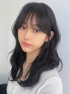 Korean Layered Hair With Bangs, Hair Inspo Wispy Bangs, Medium Length With Wispy Bangs, Bangs For Layered Hair, Layer Hair Bangs, Korean Wispy Bangs Long Hair, Korean Wispy Bangs Medium Hair, Long Layers And Wispy Bangs, Korean Layered Haircut With Bangs