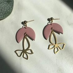 Elegant Pink And Gold Flower Earrings. Perfect For Any Occasion. Gold Flower Earrings, Gold Flower, Gold Flowers, Earrings Color, Flower Earrings, Pink Gold, Pink And Gold, Pink Ladies, Jewelry Earrings