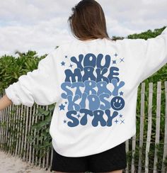 Vintage Stray Kids Sweatshirt. Stray Kids Retro Shirt. Stray Kids Member Shirt. Stray Kids Maniac World Tour Shirt Unisex White Letter Print Sweatshirt, Unisex White Sweatshirt With Letter Print, White Letter Print Sweatshirt For All Genders, Fun Long Sleeve Slogan T-shirt, Casual White Sweatshirt With Funny Print, White Casual Sweatshirt For School, School Long Sleeve Graphic T-shirt, School Long Sleeve Graphic Print T-shirt, Cute White Sweatshirt With Screen Print