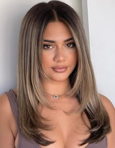 2023 Haircuts For Women Medium Layers, Straight Hair With Front Layers, Medium Length Haircut Front Layers, Long Front Layered Hair, Straight Hair With Balayage, Medium Hair Cuts For Women Straight, Long Layers For Medium Length Hair, Straight Hair With Layers Medium Length, Straight Hair Layers Medium