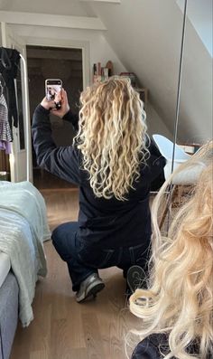 Natural Wavy Hair Layers, Blonde Wavy Curly Hair, Blonde Balayage Curly Hair Natural, Blond Curls, Long Blonde Curly Hair, Wavy Blonde Hair, Blonde Wavy Hair, Blonde Curly Hair, Blonde Curls