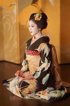 Japanese Kimono #kimono #japanese #japan #asian #asia #eastasia #eastasian Japan Geisha, Kimono Japanese, Traditional Kimono, Japan Woman