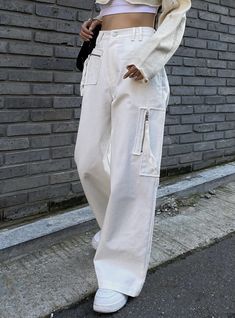 Name of fabric: denimStyle: straight pantsType: high waistCowboy color: whitePopular element: pocketColor: whiteSizes: S,M,L Jeans Online Store, Low Waist Jeans, Loose Jeans, Jeans White, Jeans Online, Cargo Jeans, Type Of Pants, Pocket Pants, Pocket Jeans