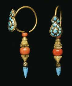 Turquoise Jewelry Gold, Nepal Jewelry, Jewelry Gold Earrings, Ancient Jewellery, Tibetan Jewelry, Historical Jewellery, Earrings Inspiration, Coral Jewelry