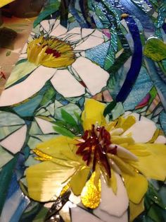 Giant Daffodils Mosaic Art OOAC Large Glass by heartsoflovemosaics Stained Glass Mosaic Art, L'art Du Vitrail, Mixed Media Mosaic, Modern Mosaics, Mosaic Flowers, Mosaic Garden