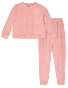 Are you tired of bedtime battles and the struggles of getting your child into their jammies ready to be tucked away for the night. Well, hold onto your teddy bears parents, because Sleep On It has just launched one of their coziest collections of girl's pajama sets! The Fleece collection features cozy and plush 2-piece legging pajama sets for girls of rich hues, classic and minimalistic designs, and a trend-setting designs. But what makes this set truly amazing is the use of the novelty fleece m Boys Pajama Pants, Girls Pajama Pants, Tantrum Kids, Fleece Pajama Pants, Comfortable Pajamas, It Girls, Kids Fabric, Fleece Pajamas, Pajama Pant