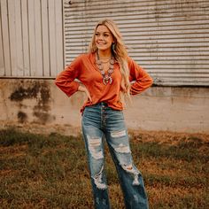 distressed wide leg denim Ripped Jeans Style, Wide Leg Denim Jeans, Nashville Outfits, Western Style Outfits, Dressy Pants, Boyfriend Style, Spring Tops, Wide Leg Denim, Light Denim