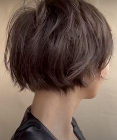 Extra Short Bob Haircuts, Ear Length Bob Back View, Very Short Bob Haircuts For Fine Hair, Short Edgy Bob Haircuts, French Pixie Haircut Round Face, Bixie Cut Straight, "bixie" Haircut Fine Hair, Bixie Colour Haircut, Bixie Haircut Girl