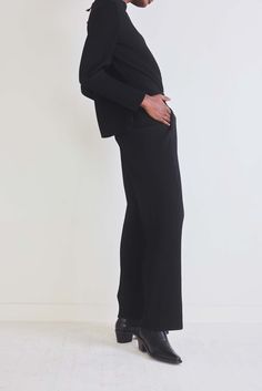 Crafted with precision and attention to detail, these pants boast a tailored silhouette that flatters all body types. The plisse pleats cascade down the fabric, offering a luxurious feel and a dynamic visual appeal that effortlessly catches the eye. A-Line shape Ribbed fabric Loose fit Short sleeves