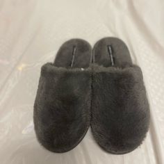 Grey Soft Slippers With A Rounded Top This Slipper Is Soft All Around It Has A White Soul And A Light Grey Under The Top Of The Slipper Not Brand New But In Really Good Condition ( Has No Box ) Grey Slippers, Cozy Slippers, Soft Slippers, Shoes Grey, Slippers Cozy, French Connection, The Go, Light Grey, Slippers