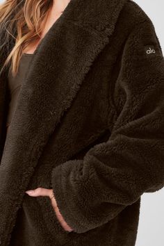 Oversized Sherpa Trench - Espresso | Alo Yoga Simple Winter Outfits, Yoga Jacket, Cold Hands, Alo Yoga, Winter Outfit, Unisex Fashion, Espresso, Winter Outfits, Trench Coat