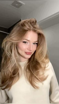 Shorter Layered Haircuts, Preppy Hairstyles, Hair Techniques, Honey Blonde Hair, Blonde Hair Inspiration, Blowout Hair, Blonde Hair Looks, Layered Haircuts, Layered Hair