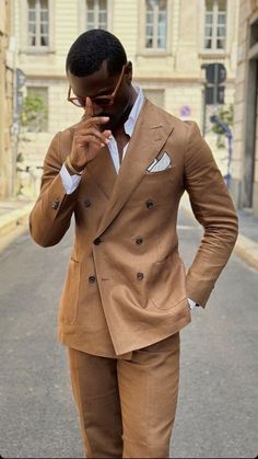 Mens Pants Fashion Casual, Graduation Suits, Dapper Mens Fashion, High Fashion Men, Brown Suit, Gentleman Aesthetic, Classy Suits, Dress Suits For Men, Mens Fashion Edgy