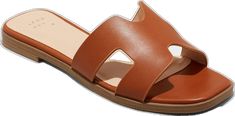 Brown Flat Heel Mules For Summer, Brown Slip-on Mules For Summer, Brown Flat Mules For Summer, Trendy Brown Slip-on Slides, Trendy Brown Mules For Summer, Casual Brown Mules For Vacation, Brown Casual Slides For Vacation, Casual Brown Slides For Vacation, Trendy Brown Flat Slides