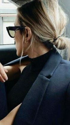 Cool Mom Style, Madame Chic, Outfits Minimalist, Hair Affair, Short Hair Updo, Mid Length Hair, Good Hair Day, Hair Dos, Classic Elegance