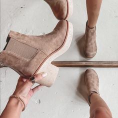 Shoes For Business Casual For Women, Taupe Chelsea Boots Outfit, White Booties Outfit Fall, Booties Outfit Fall, Womens Wedge Boots, Chelsea Boots Outfit, Dark Brown Boots, Brown Suede Ankle Boots, Shoes Fall