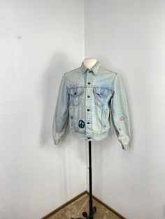 "80s vintage distressed levis 70506 hand painted denim trucker jacket. nice faded looking. good vintage condition,showing some damages,paints or stains,but great looking and wearable. MEASUREMENTS chest(pit to pit)： 21\" length： 24\" all measurements are taken with the garment flat on the ground. feel free to ask me any questions and I'll assist you with my all pleasure. thx for viewing my shop." Hand Painted Denim, Denim Trucker Jacket, Painted Denim, Slim Straight Jeans, 80s Vintage, Trucker Jacket, Cotton Jacket, Vintage Levis, Jeans Denim