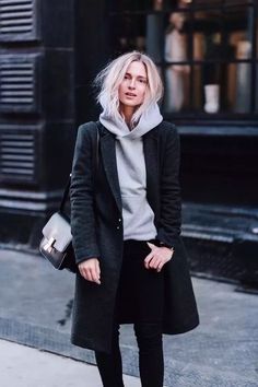 Minimalist Moda, Fall Fashion Coats, Hijab Chic, Looks Black, Outfit Trends, Athleisure Outfits, Street Style Inspiration, Coat Outfits