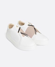 Toi & Moi B.R Sneaker Low-Top Blanche Daniel Essa femme Cuir blanc / rose Jordans Retro, Air Jordans Retro, Smooth Leather, Low Top, Slip On Sneaker