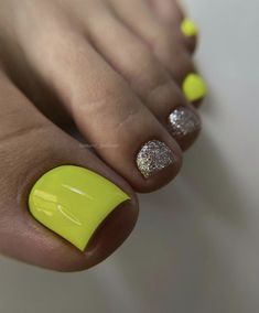 Toe Nail Colors, Yellow Toe Nails, Pedicure Gel, Nail Spring, Nails Feet, Nail 2023, Toes Nails, Feet Nail Design