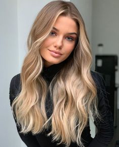 Partial Caramel Balayage, Bright Blonde Hair Balayage, Mid Length Blonde Hair Balayage, Light Brown Blonde Balayage, Lived In Blonde, Beach Waves Hair, Beach Blonde Hair, Blonde Hair Goals, Summer Blonde