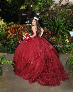 Vino Quinceanera Dresses, Burgundy 15 Dresses Quinceanera, Quinceañera Red Dress, Red Quncie Dresses, Deep Red Quinceanera Dresses, Marron Quince Dress, Red Wine Quinceanera Dresses, Red And Green Quinceanera Theme, Burgundy Quince Dress