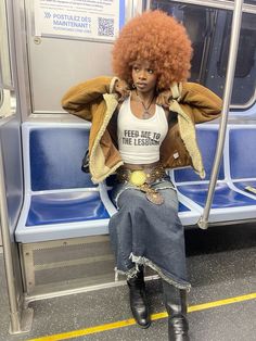 Erykah Badu Fashion, Quirky Black Woman, Hoochiemama Outfit 90s, 90s Black Women Fashion, Casual Earthy Outfits, Afro Futurism Fashion, Artsy Aesthetic Outfits, Y2k Black Women, 90s Fashion Black Women