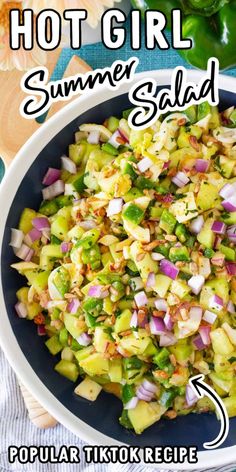 Smokey Salad Dressing, Easy Healthy Salads Lunch Ideas, Hoț Girl Summer Salad, Summer Salad Ideas Dinners, Keto Summer Salad Recipes, Cucumber Green Pepper Salad, Healthy Cold Lunch Recipes, Cucumber Summer Salad, Italian Summer Salad