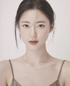 Ulzzang Hair, Romantic Outfit, Beauty Studio, Asian Makeup, 인물 사진, Woman Face, Aesthetic Girl, Singing